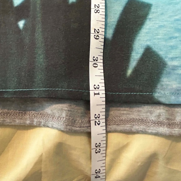 T-SHIRT, BEACH SCENE, SOFT GREY MIX (Blues/Greens/Greys), SIZE 5X, SHORT SLEEVES - Picture 4 of 9